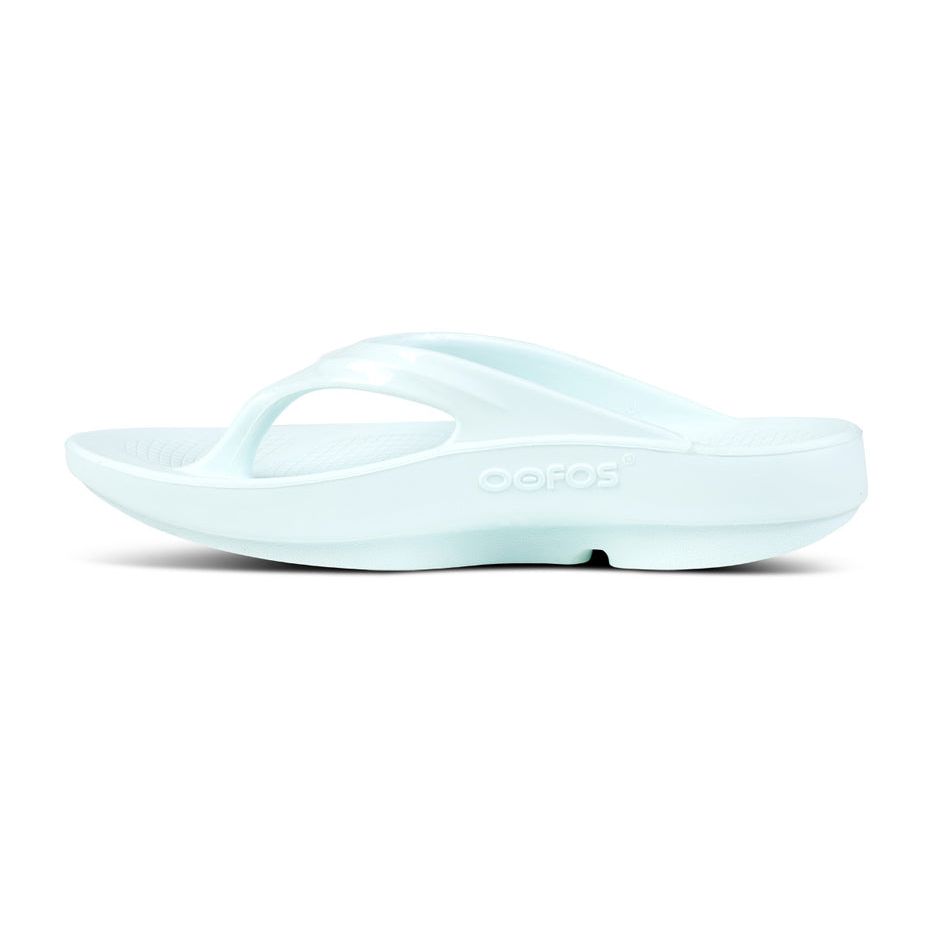 OOFOS Women's OOlala Thong Sandal in Ice