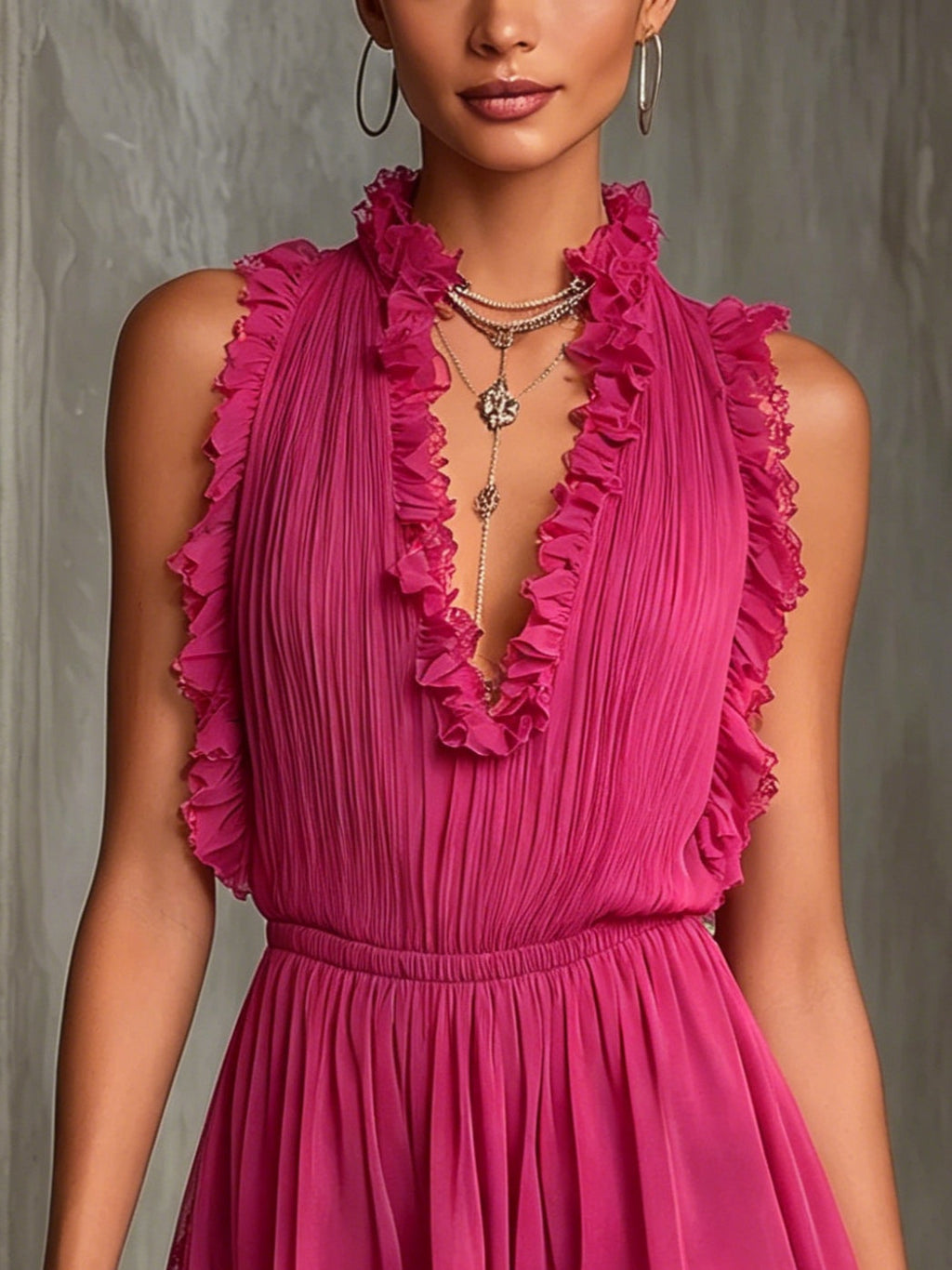 Tuta plissettata in chiffon con pizzo fucsia e bordo a volant