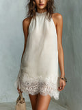 Minidress avorio svasato con scollo a halter e bordo romantico