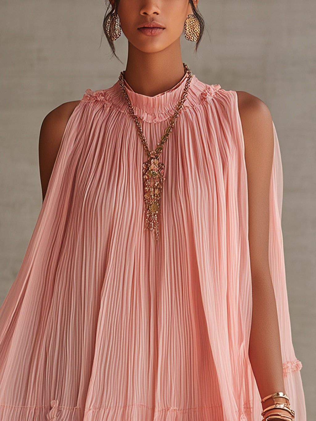 Agata | Mini abito rosa plissettato con scollo halter e volant