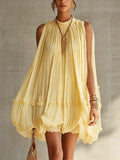 Abito mini giallo in chiffon con scollo a halter, ruches e taglio a palloncino